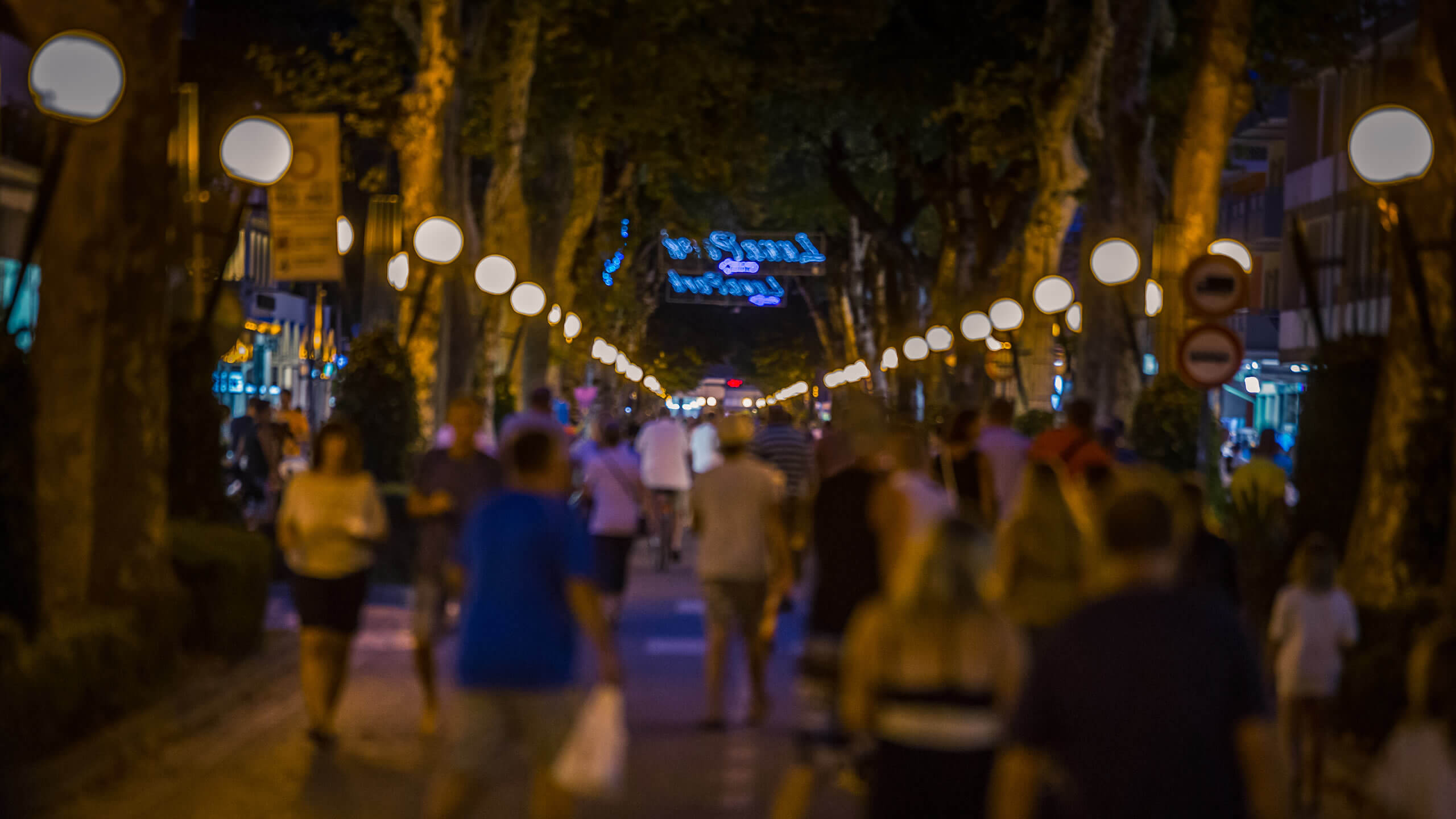 Via principale dello shopping a Bibione