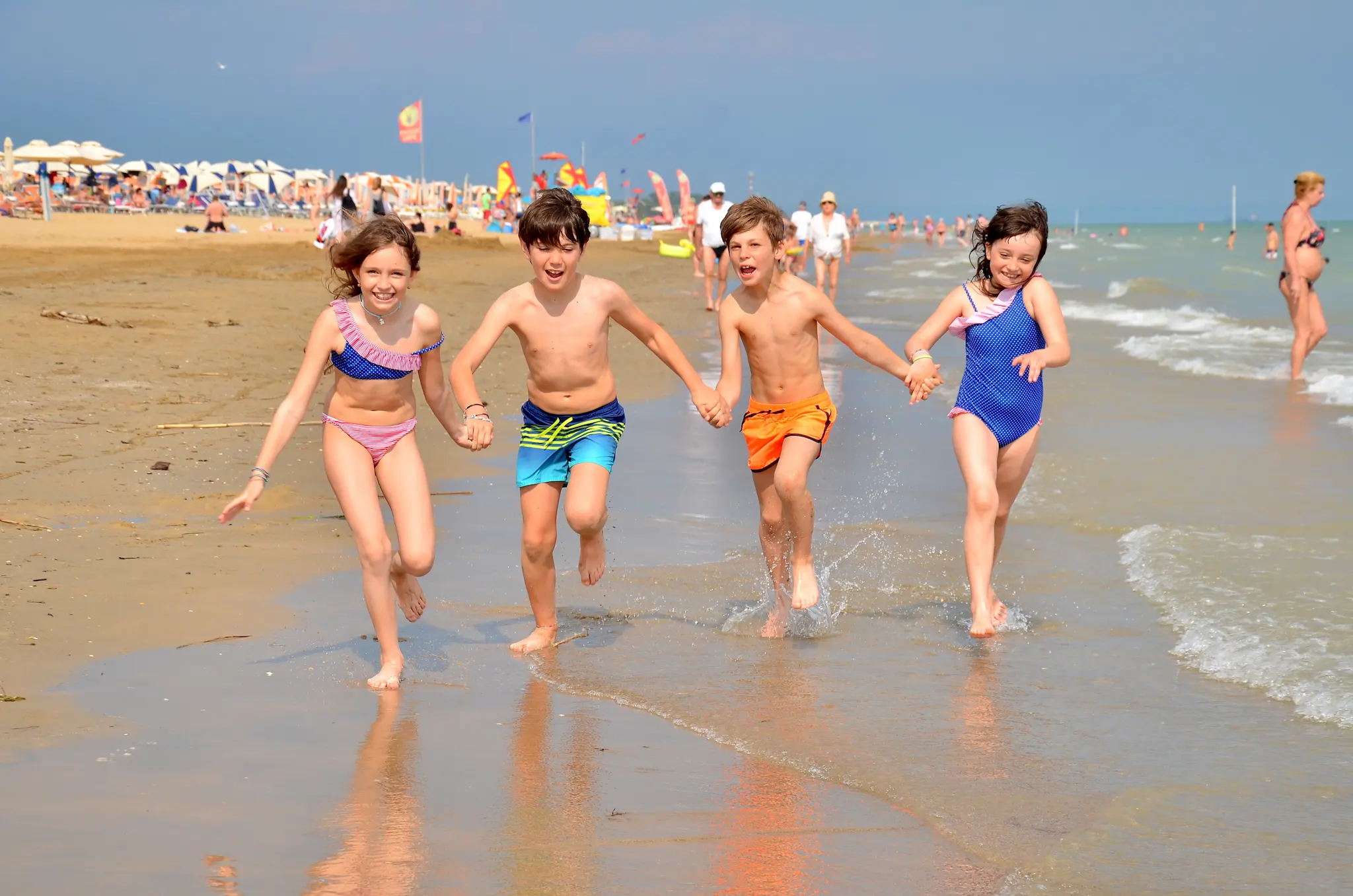 Bambini che giocano sulla spiaggia di Bibione