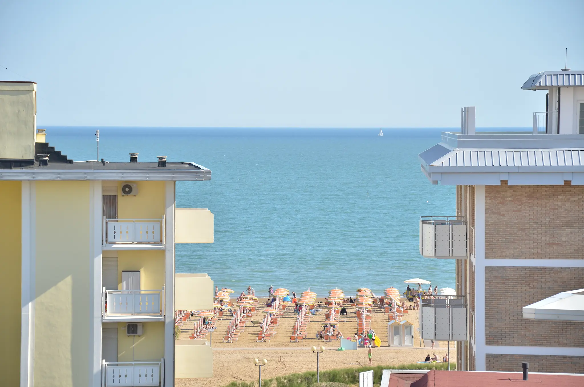 Hotel Bibione con piscina vista mare